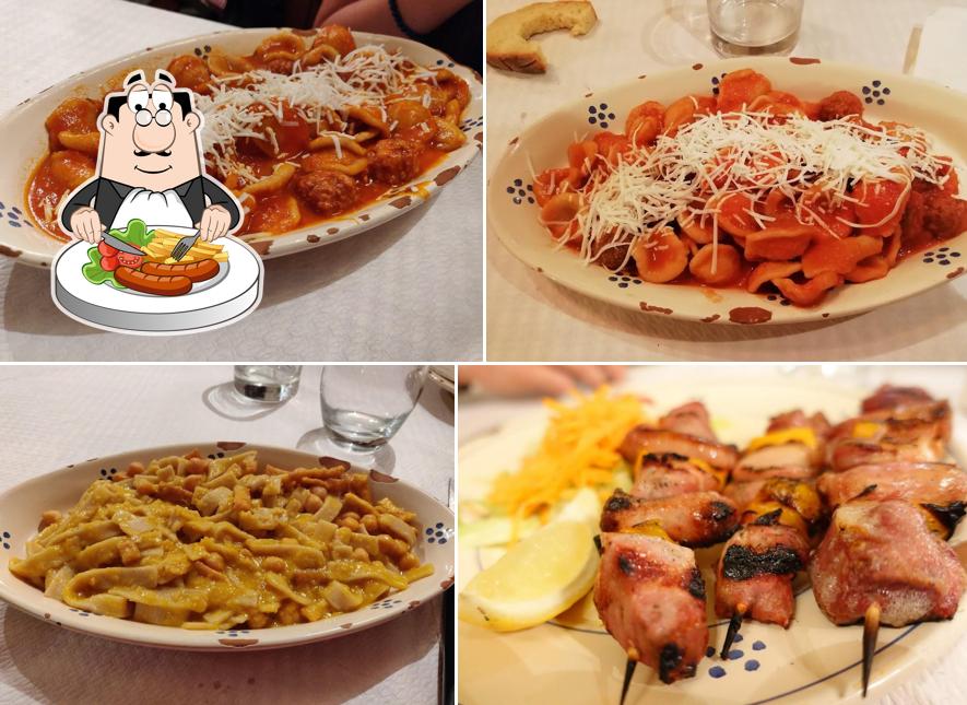 Un piatto di ciceri e tria: tagliatelle di semola con i ceci e la pasta fritta croccante sopra